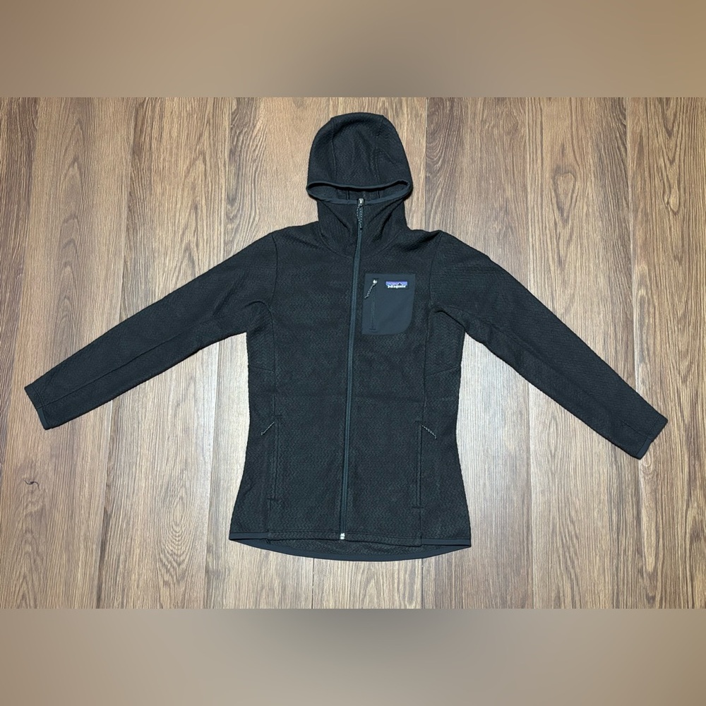 LAST CHANCE!! Patagonia R1 Air Jacket w Hood